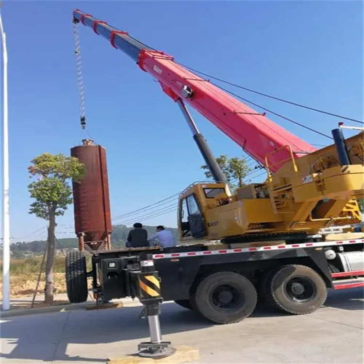 东兴80吨吊车出租多少钱