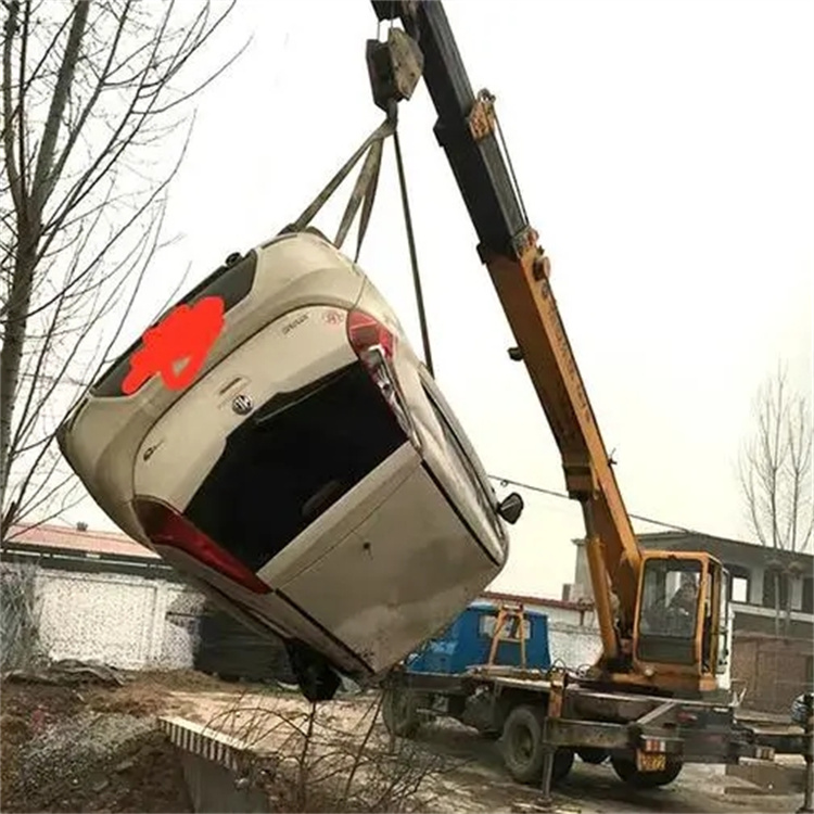 东兴吊车救援小汽车怎么吊